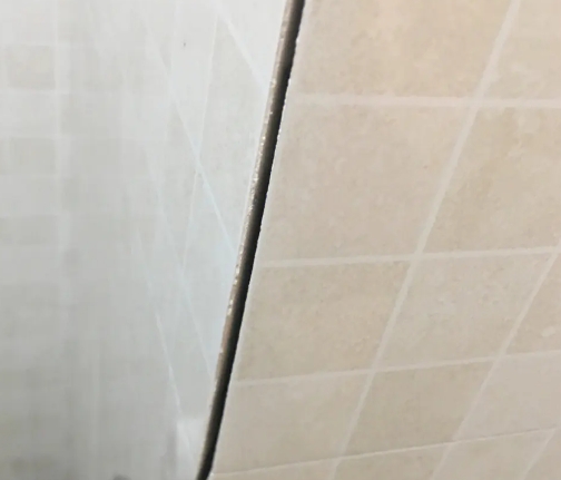 平房瓷砖空鼓维修公司分享阳台瓷砖脱落的修复过程可以分为以下几个步骤